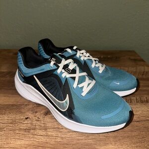 Nike Ladies Quest 5 Running Shows Sz 8 tried on condition!